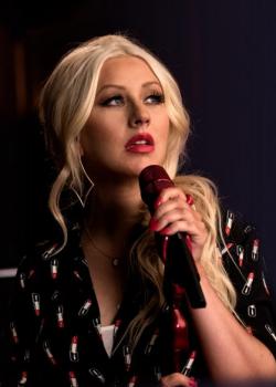 Christina Aguilera Teaches Singing